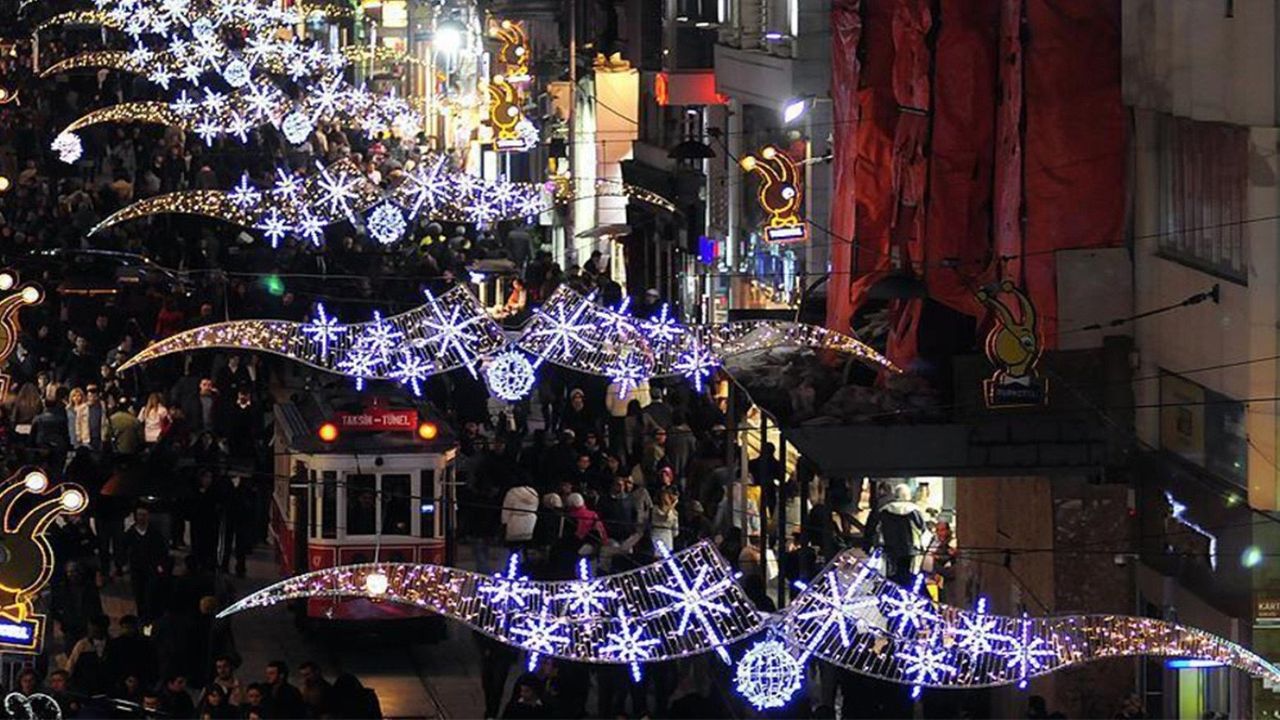 İstanbul'da yılbaşı yasakları! Taksim Meydanı'na bariyerler yerleştirildi