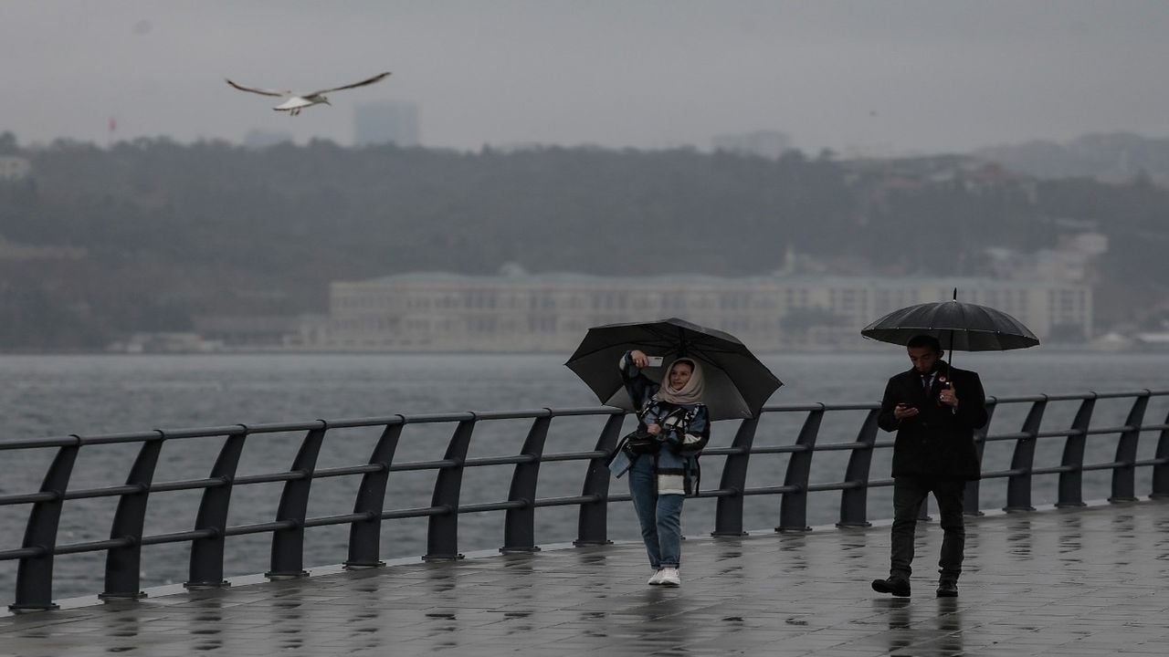 İstanbul için kuvvetli yağış alarmı! Sıcaklıklarda sert düşüş yaşanacak