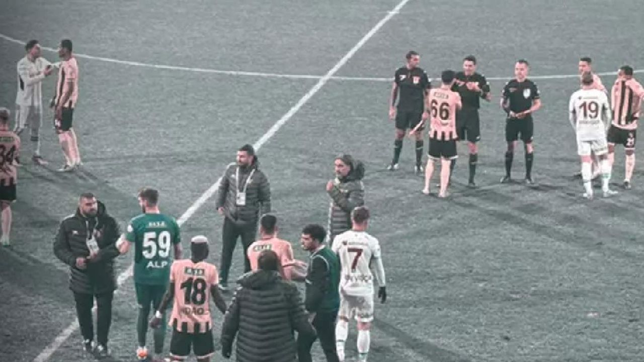 İstanbulspor, maç ortasında takımını sahadan çekti!