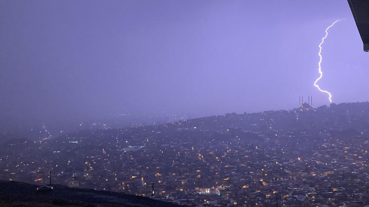 Meteoroloji'den Fırtına Alarmı! İstanbul için Kritik Uyarı Geldi! Yarın İçin Tedbirli Olun Çağrısı Geldi