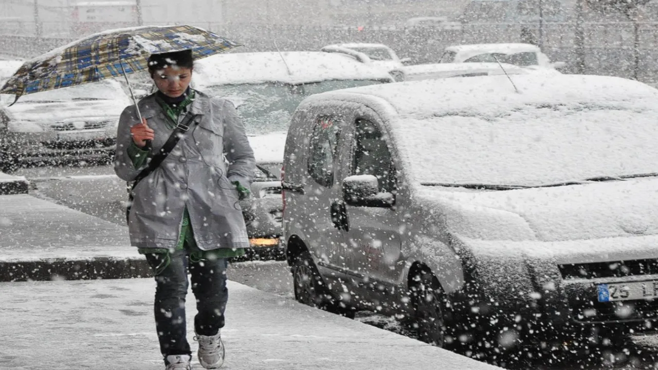 Meteoroloji'den yeni hafta için uyarı! Kar yağışı geliyor: İstanbul, Bursa, Ankara, İzmir, Trabzon... hava durumu