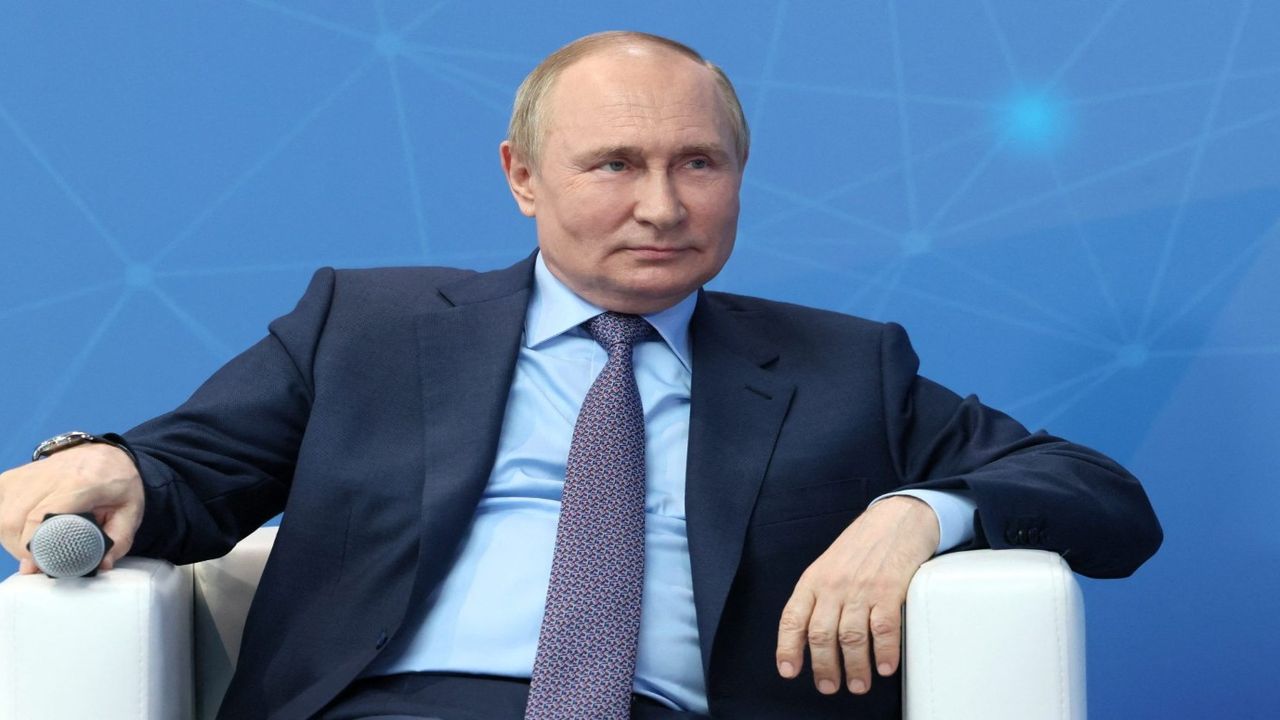 Putin Rusya Başkanlığına Yediden Aday Olacak