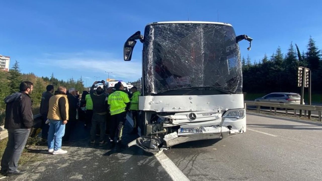 TEM'de Feci Kaza: 4 Kişi Öldü Çok Sayıda Yaralı Var
