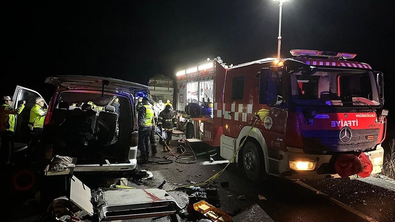 Tokat’ta minibüs ile kamyon çarpıştı: 5 ölü! Feci kazada hayatını kaybedenlerin isimleri