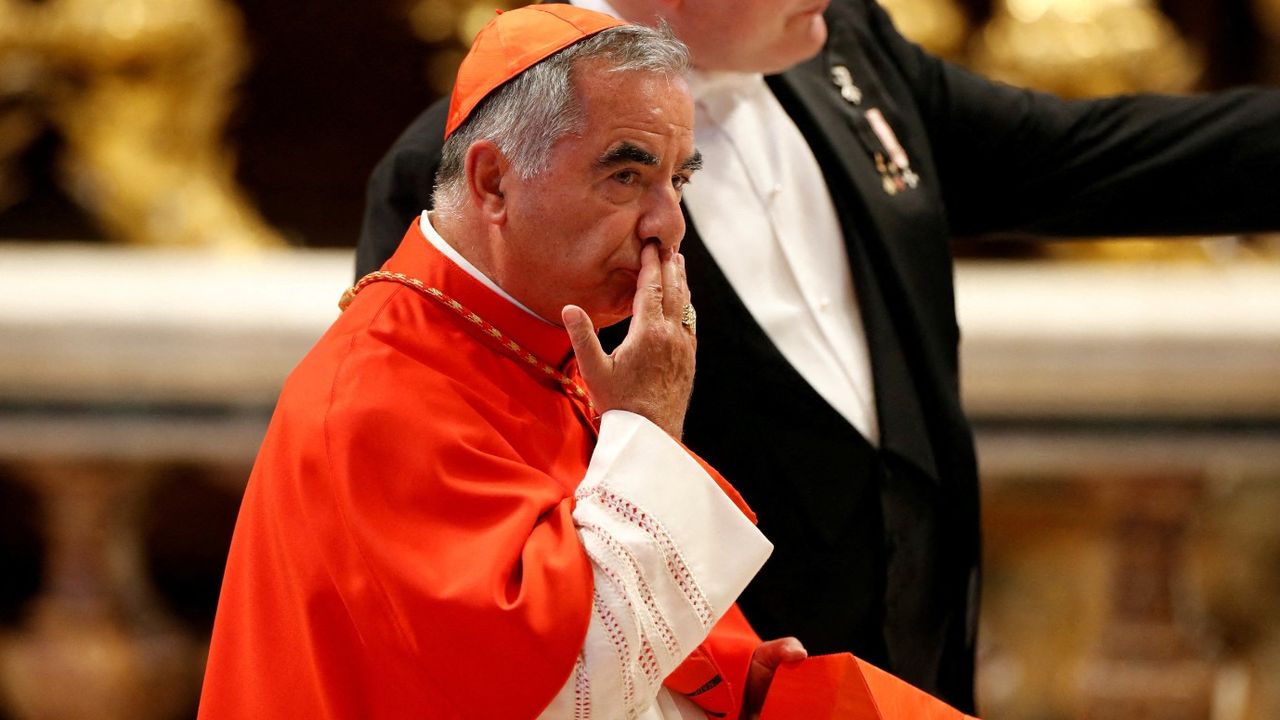 Vatikan’da 412 milyon dolarlık yolsuzluk davası: Kardinal Becciu mahkemede