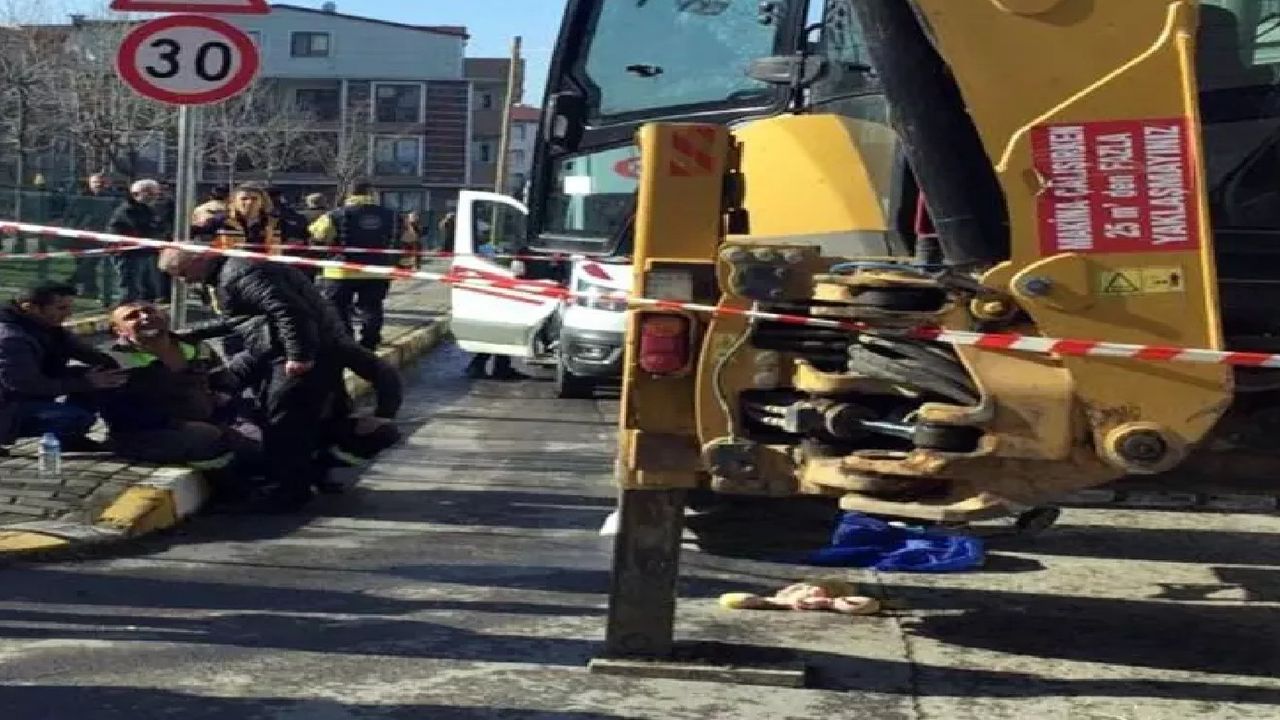 2 yaşındaki bebeğinin tabutu başında saatlerce gözyaşı döktü