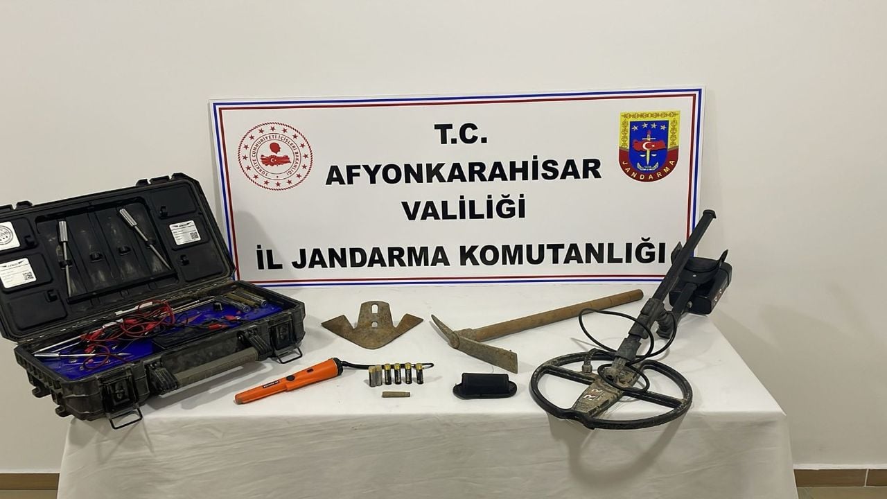 Afyonkarahisar'da kaçak kazı operasyonu: 3 şüpheli yakalandı