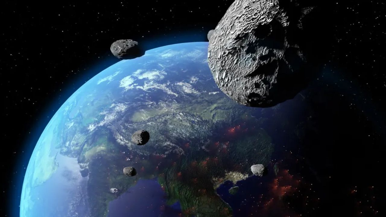 Berlin üzerinde patlamadan saatler önce bir asteroit keşfedildi!