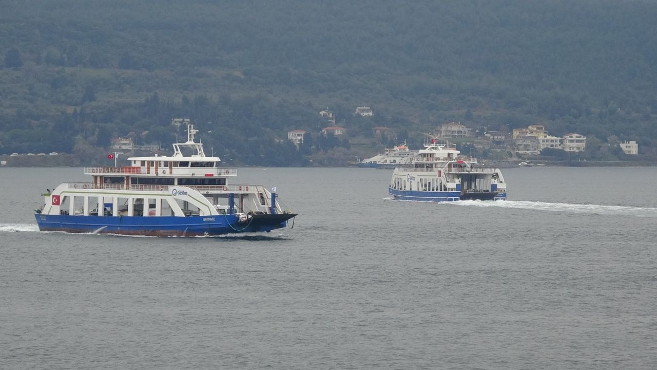 Çanakkale'de bazı deniz seferleri fırtına nedeni ile iptal edildi