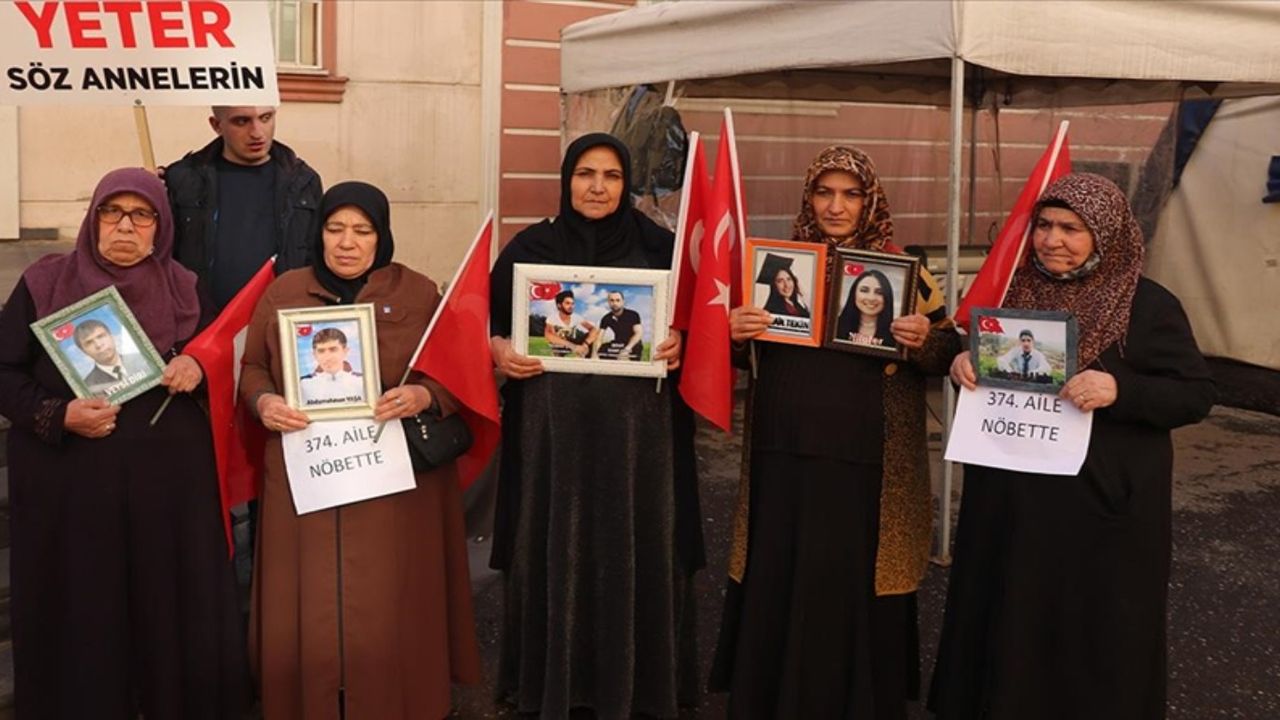 Diyarbakır anneleri arasına bir aile daha katıldı: 1600 gündür süren evlat nöbeti