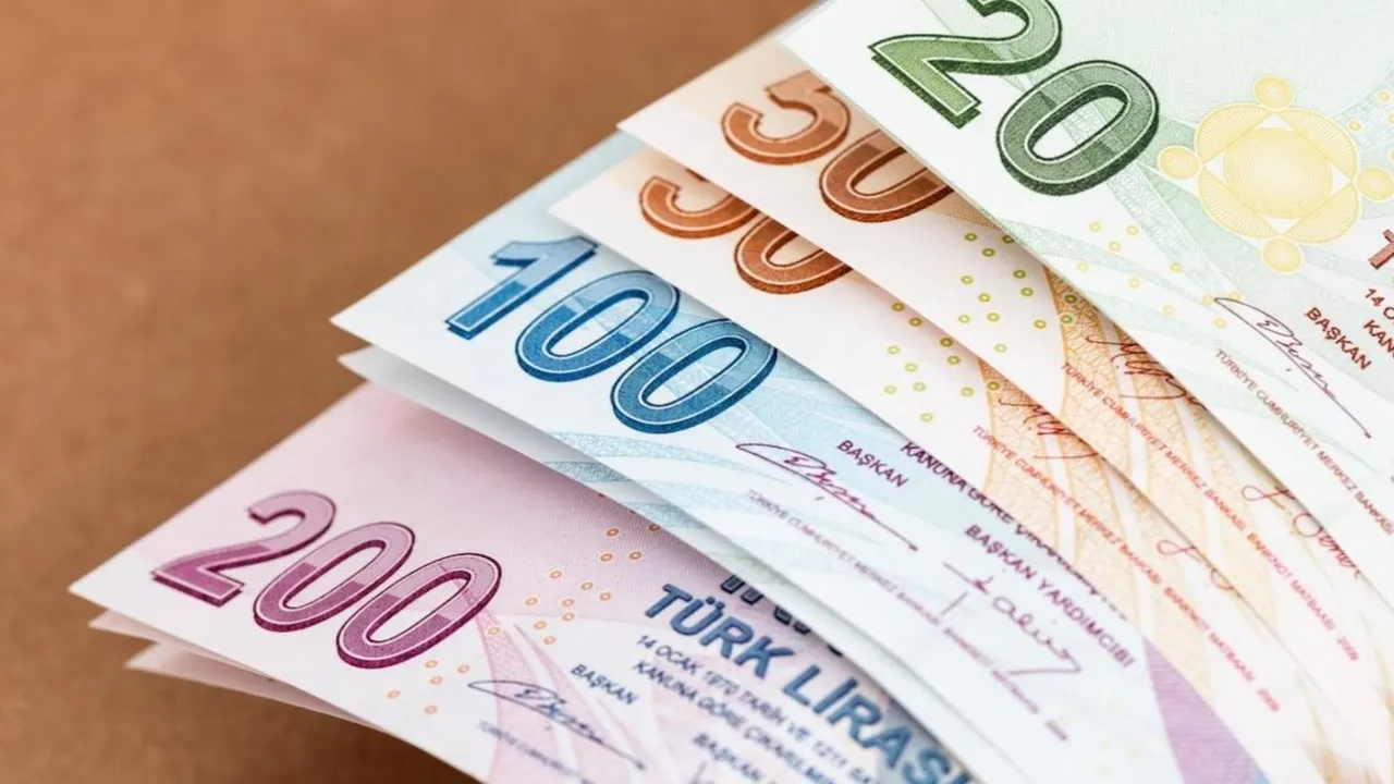 Emekliye son çağrı! 11 gün içinde hesaplara 10.000 TL'ye ek 5.000 TL geçecek