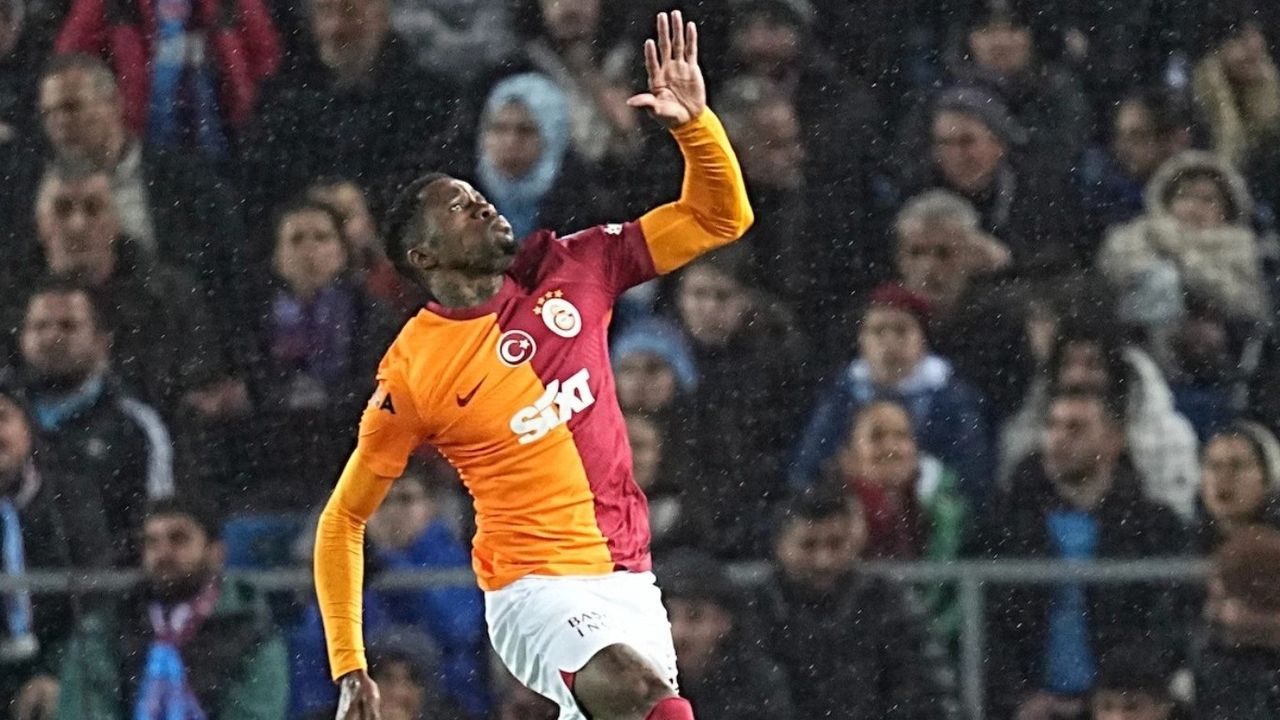 Galatasaray'da Zaha'nın golü tartışma başlattı