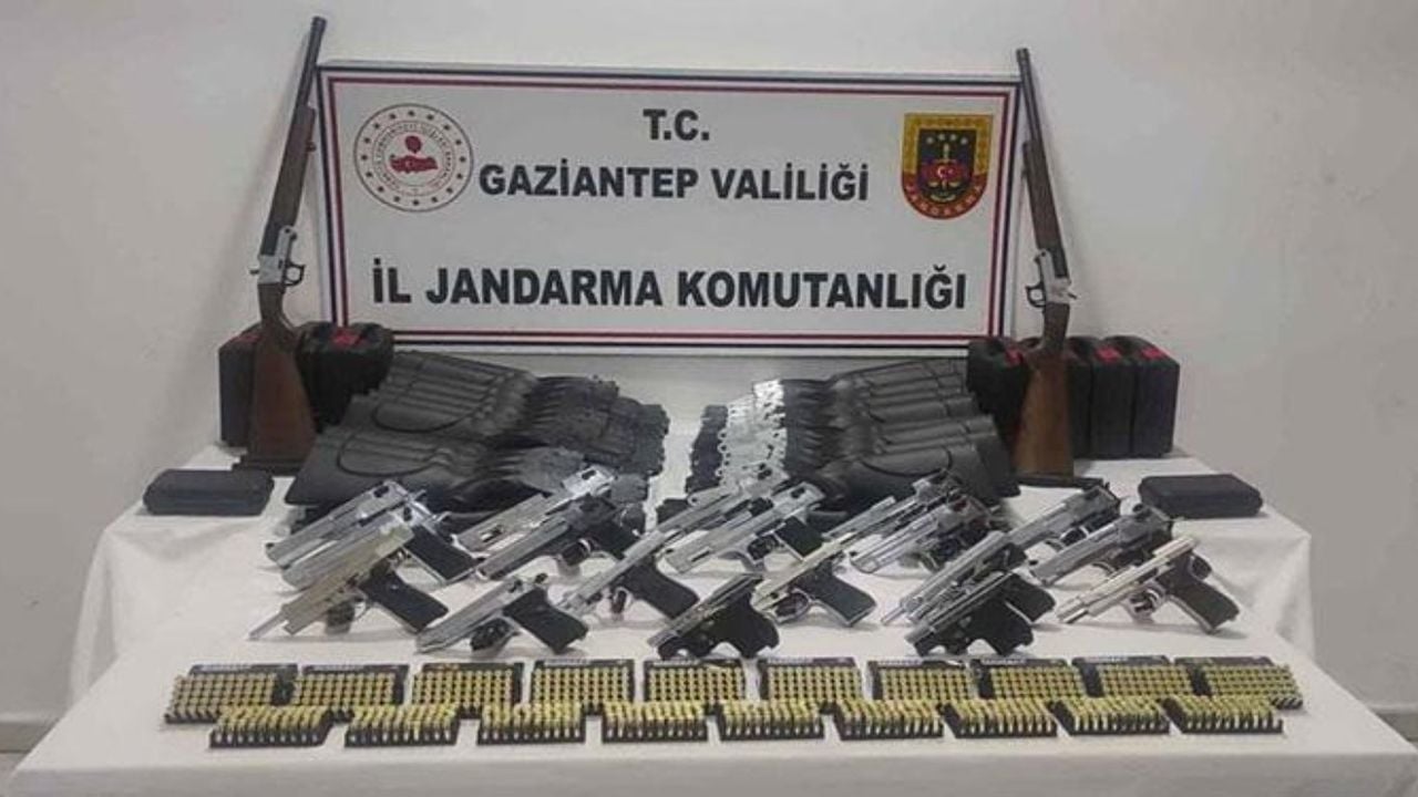 Gaziantep'te düzenlenen baskında 30 tüfek 18 ses tabancası yakalandı