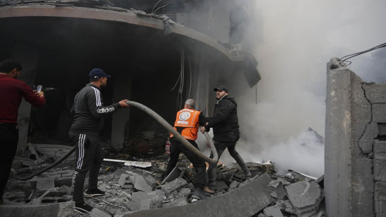 Gazze Şeridi'ne dün gece düzenlenen saldırılarda 18 kişi hayatını kaybetti
