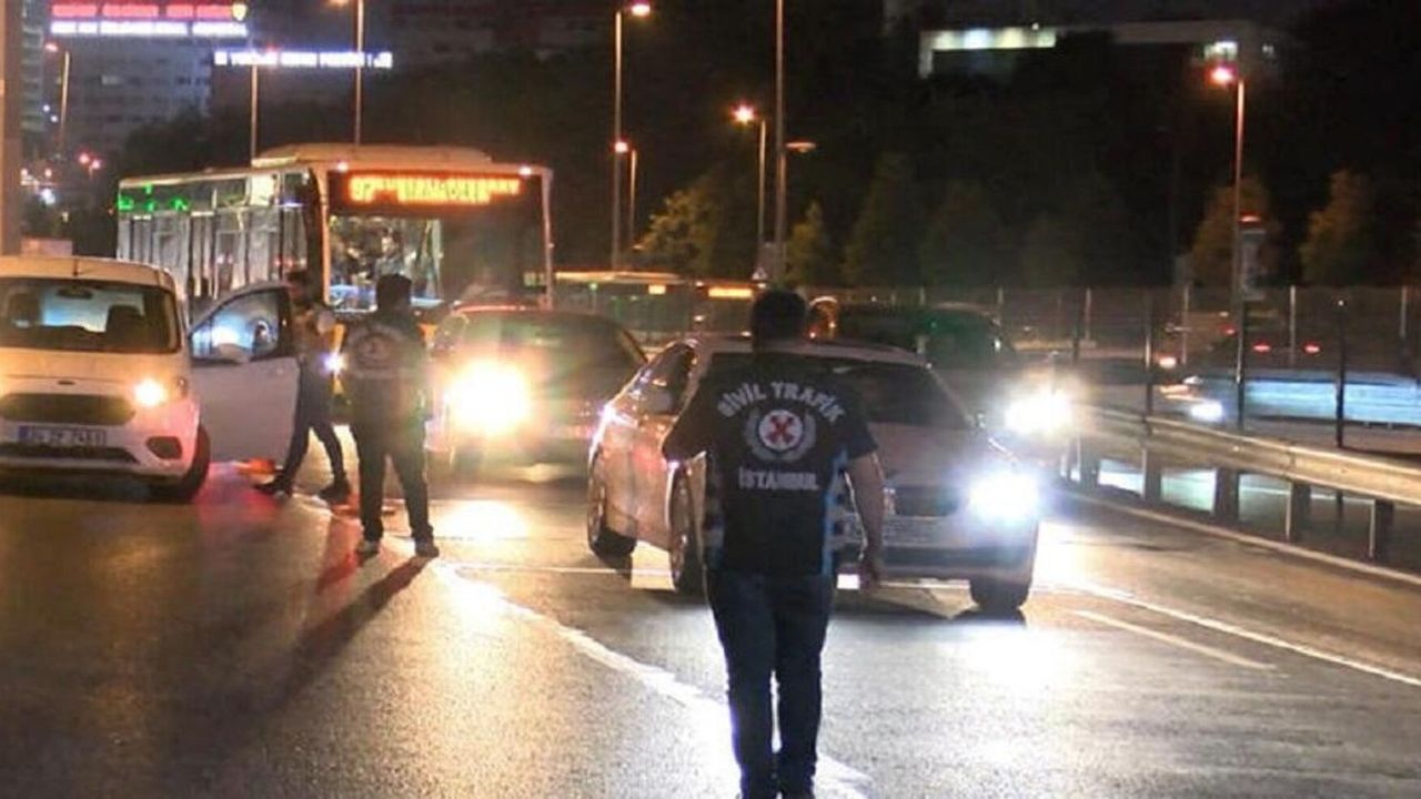 İstanbul'da asayiş uygulamasından aranan 571 zanlı ele geçirildi