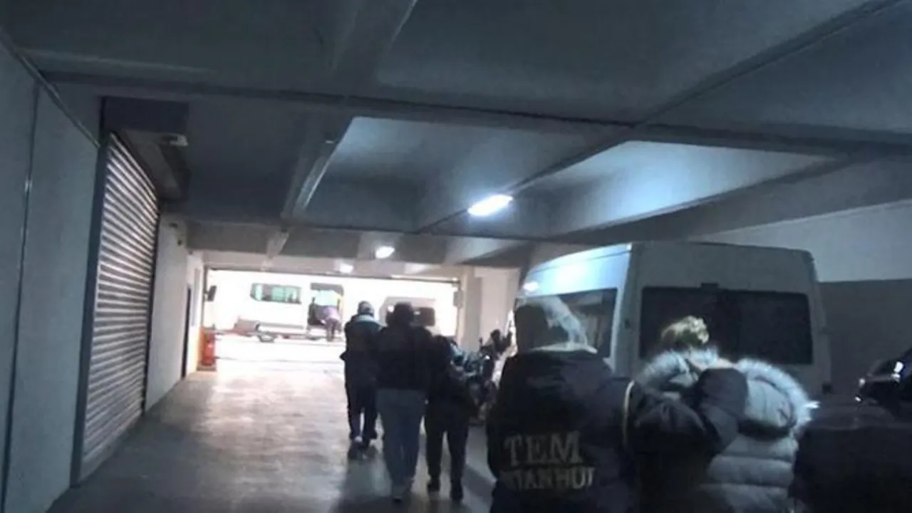 İstanbul'da terörist operasyonu: 4 şüpheliden 2'si tutuklandı