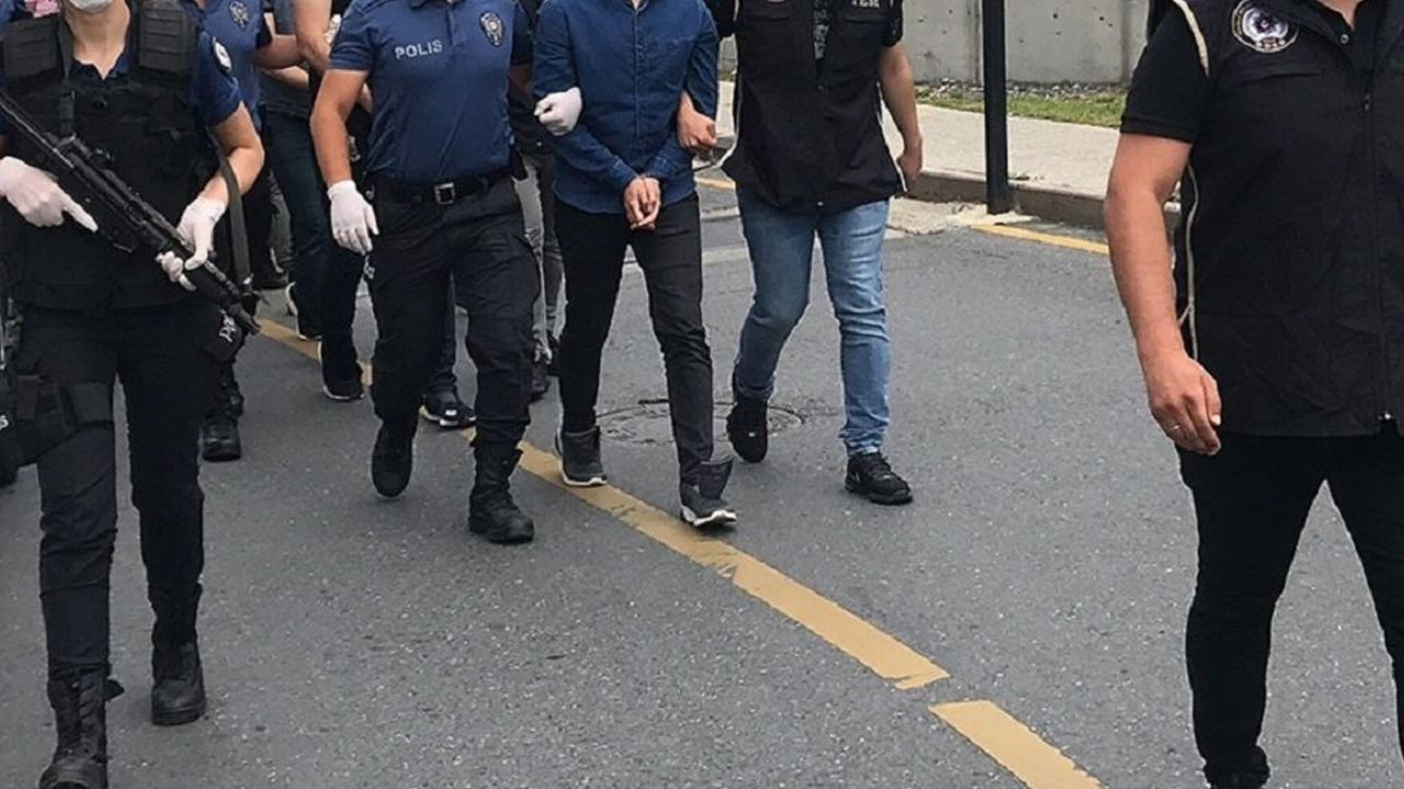 İzmir'de FETÖ operasyonu: 5 kişi gözaltına alındı