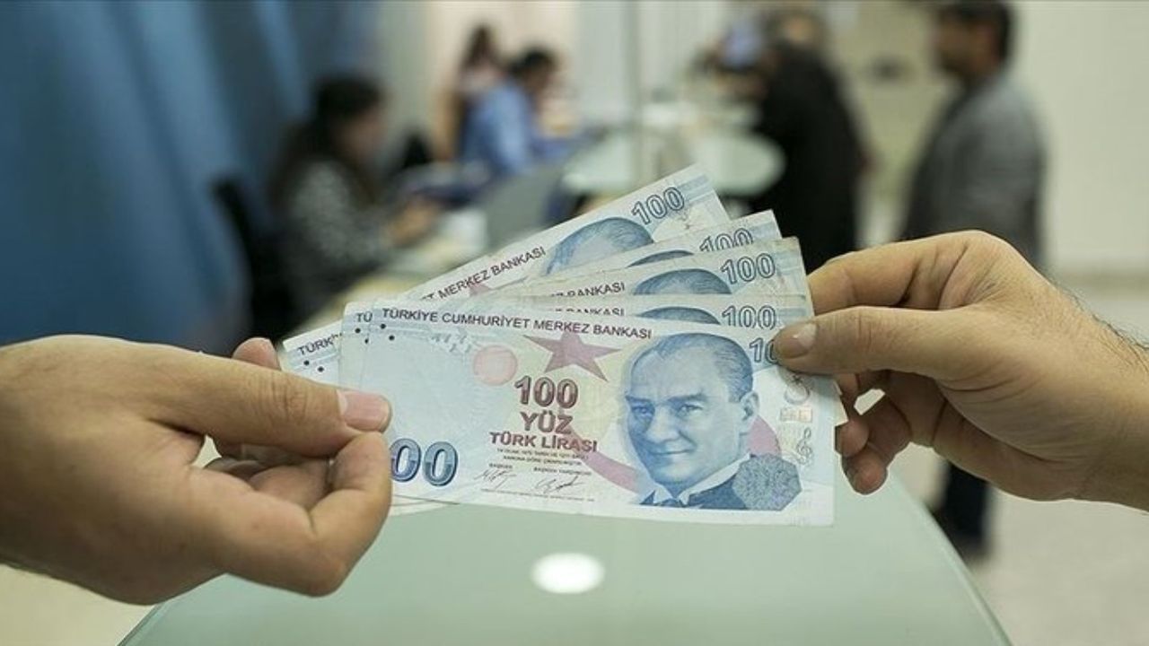 Kredi kartı kullanıcılarına müjde! Banka 9 bin 700 lira iade ediyor