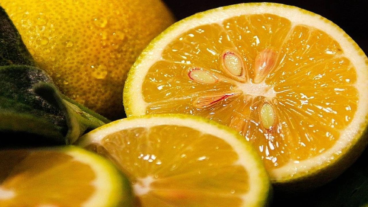 Limonu haftalarca bozulmadan saklamanın yolu var! Kilolarca limonu çöpe girmekten kurtaracak