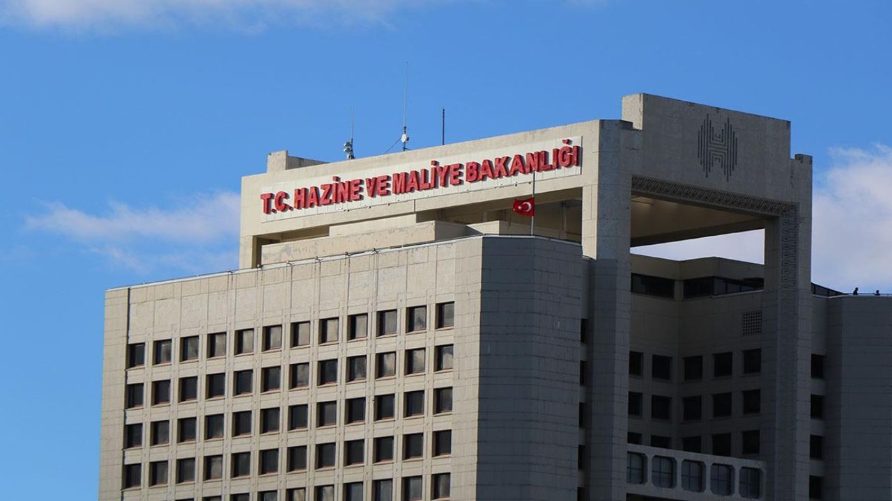 Maliye Bakanlığı'ndan sürpriz memur alımı! Bu bölümlerden mezun olan yaşadı: Yüksek maaşla işe alınacaklar