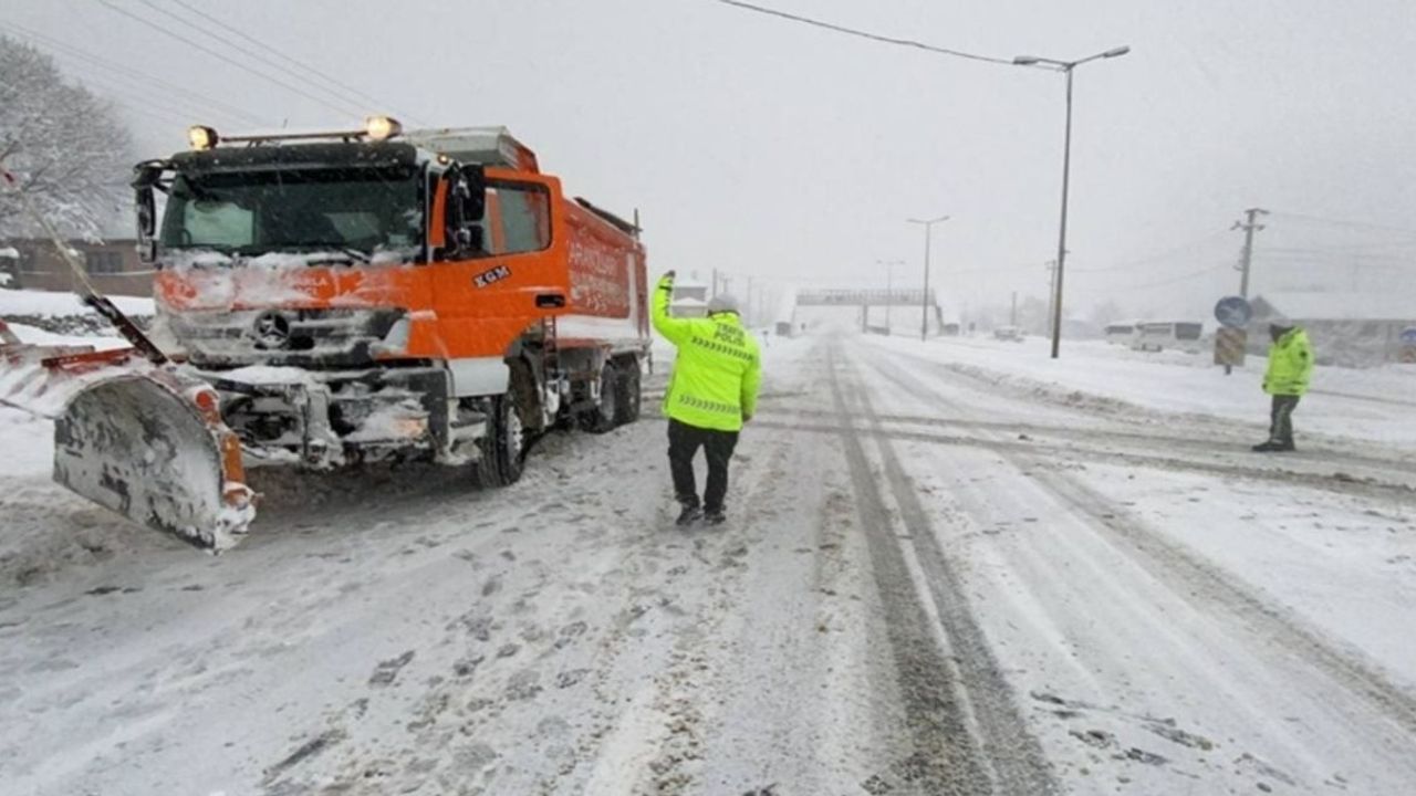 Meteoroloji'den son dakika sarı ve turuncu alarm! 7 ilde şiddetli yağış ve kar ile çığ uyarısı