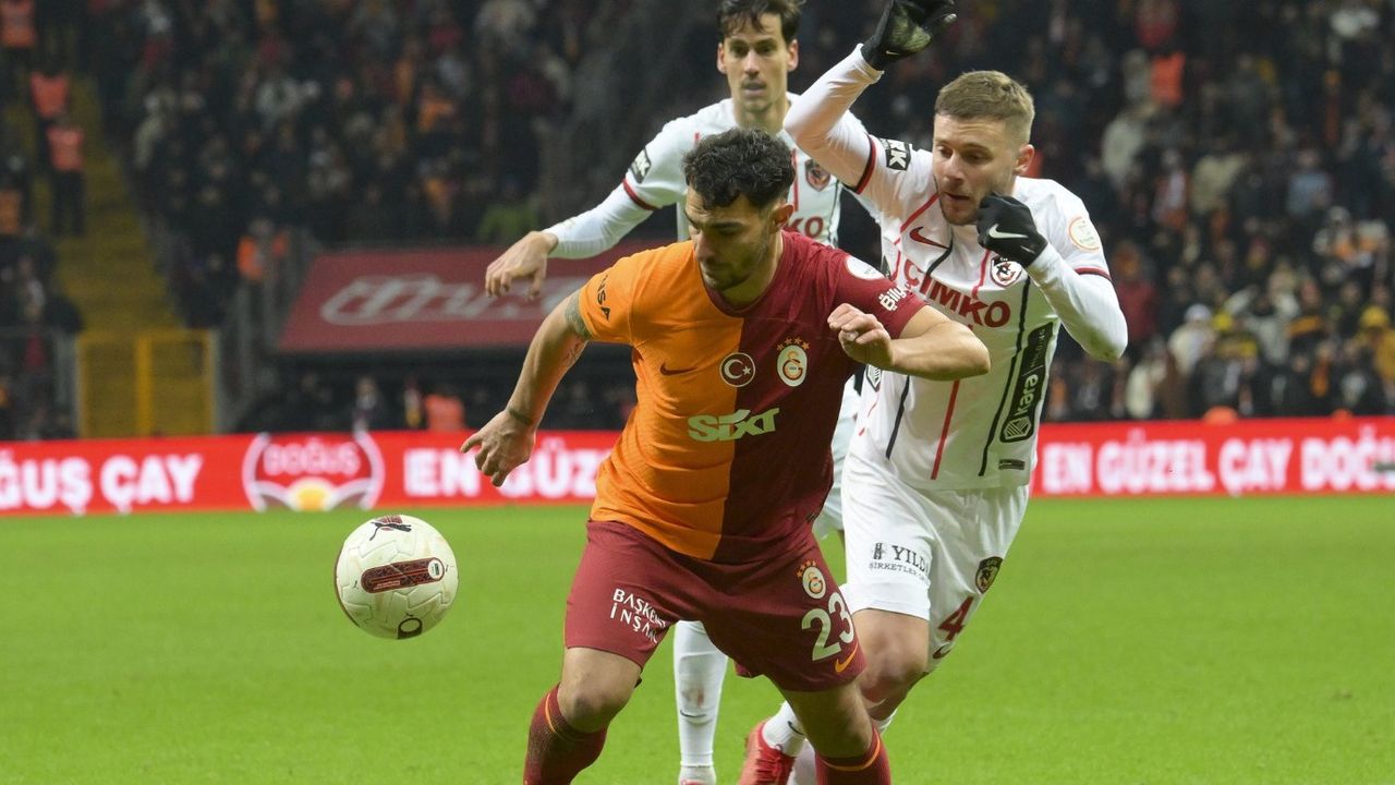 Okan Buruk Süper Lig tarihine resmen damga vurdu