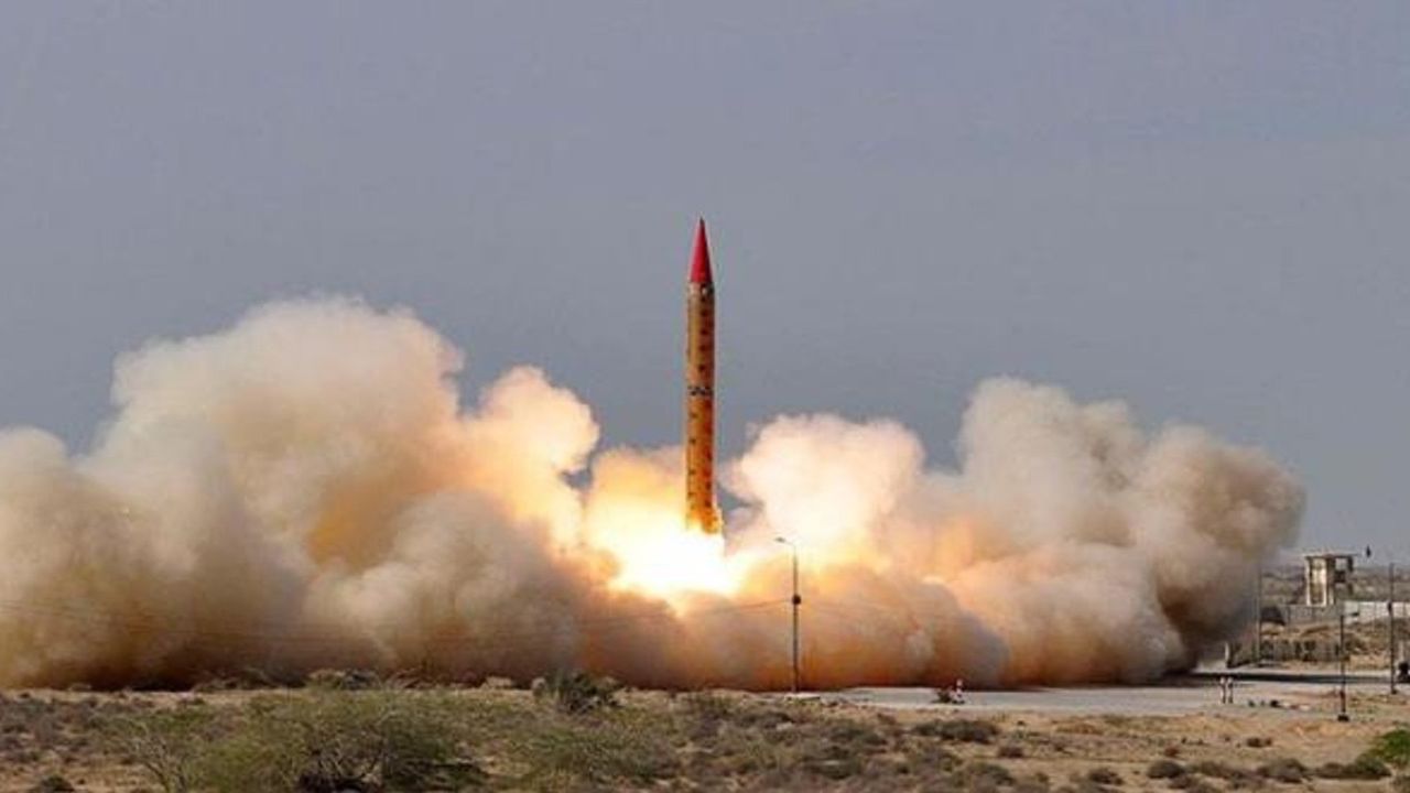 Orta Doğu'da ateş çemberi büyüyor: İran Pakistan'a füze fırlattı