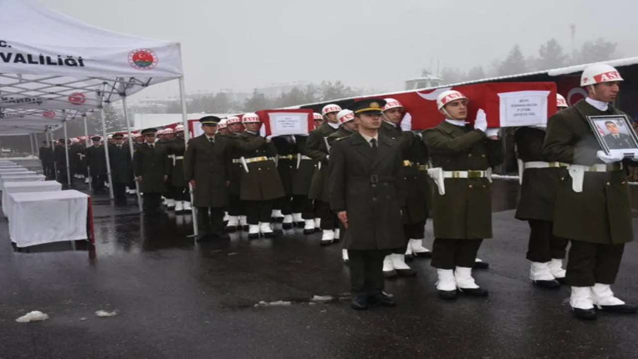 Şırnak'ta 9 şehit için ilk tören düzenlendi