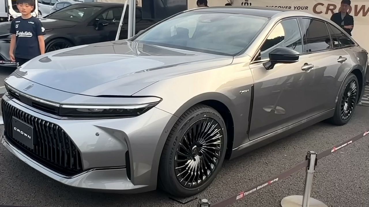 Toyota'nın Son Hibrit Bombası: Crown Sedan GR, 380 Beygir Gücüne Sahip Tam Bir Canavar