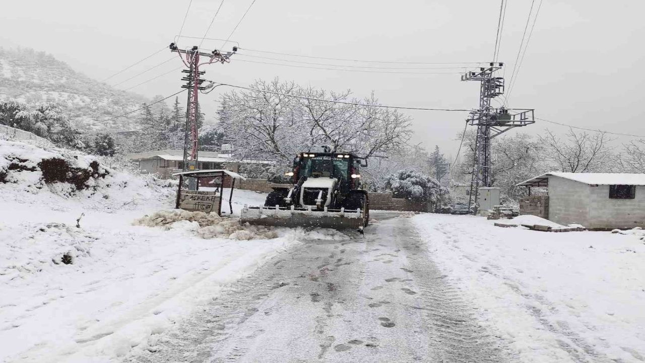 Van, Hakkari, Bitlis'te kar esareti: 1277 yerleşim yerine ulaşım sağlanamıyor