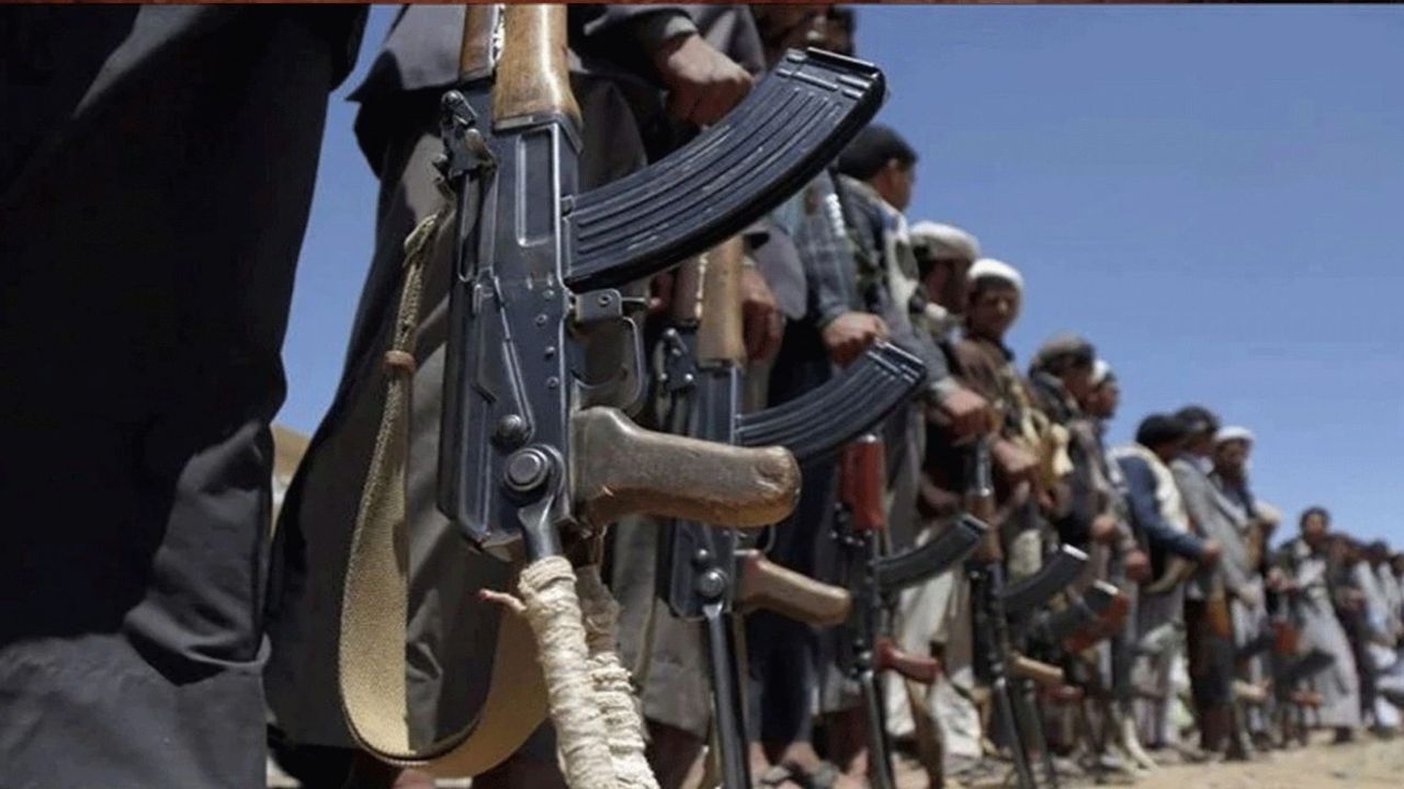 Yemen'deki Husiler ABD savaş gemisini hedef aldı: ABD savaş gemisi vuruldu