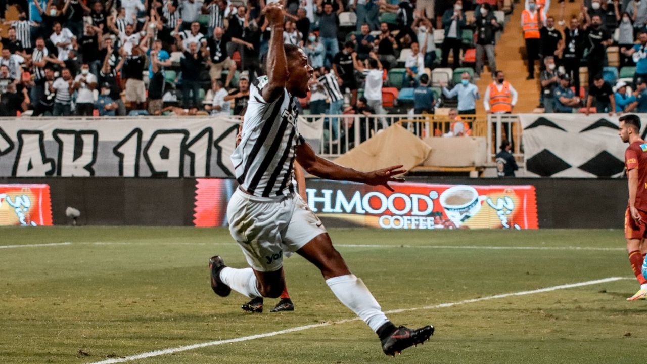 Yıldız futbolcu kaleden geçti, polis engeline takıldı