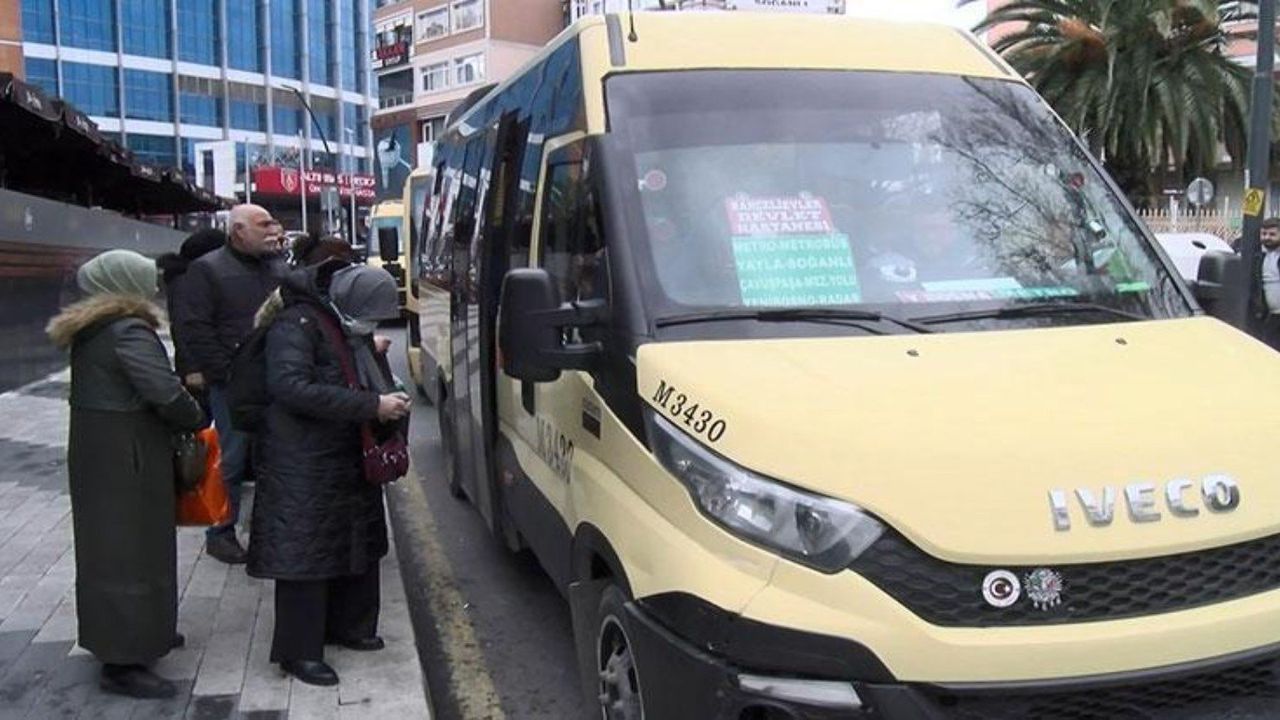 Yolcu minibüsünde doğum: İstanbul'da gerçekleşen olayda anne bebeğini minibüste kucağına aldı