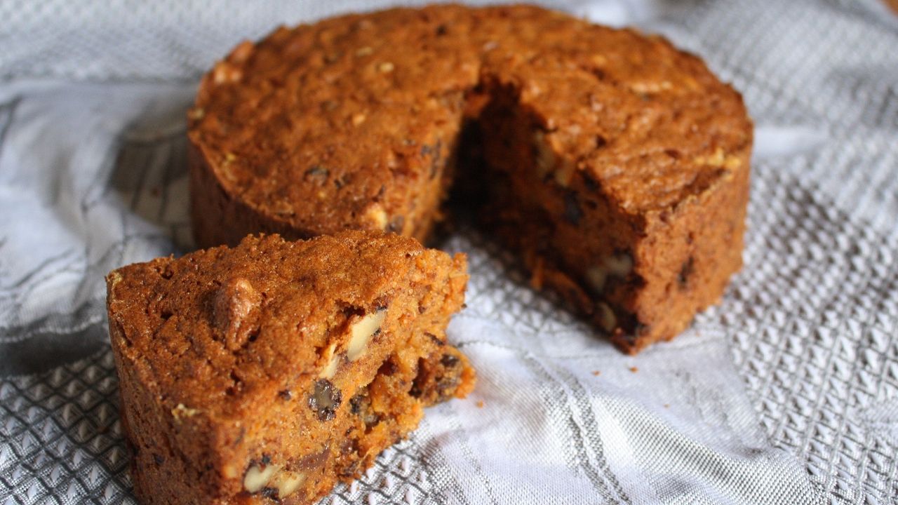 10 dakikada çayınızın kahvenizin yanında kekiniz hazır! Kışın vazgeçilmez lezzeti havuçlu tarçınlı kek