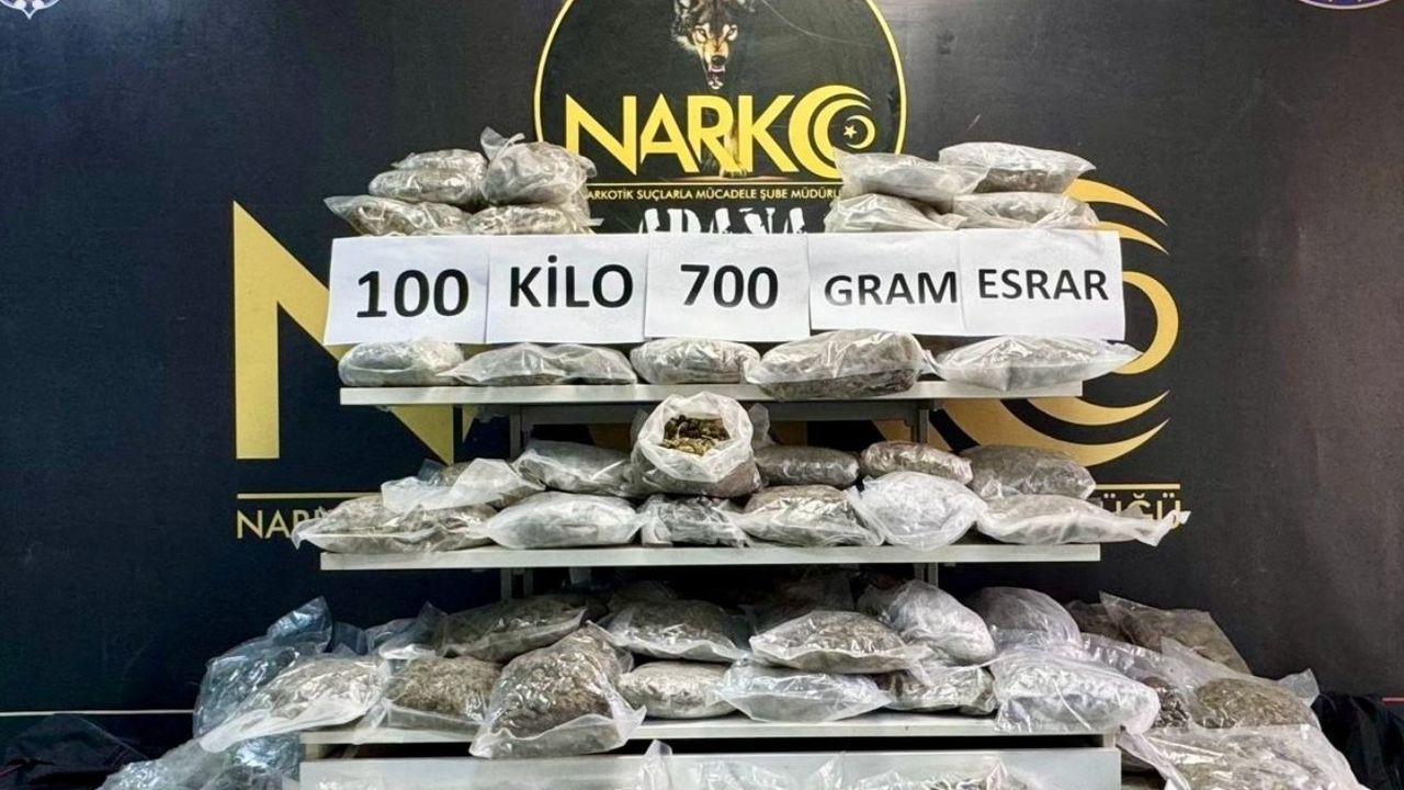 Adana'da uyuşturucu mesaisi: Ahşap yüklü tırda 100 kilo esrar ele geçirildi