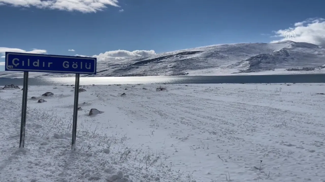 Ardahan Çıldır'da hayat durdu: Dereceler eksi 33'ü gösterdi