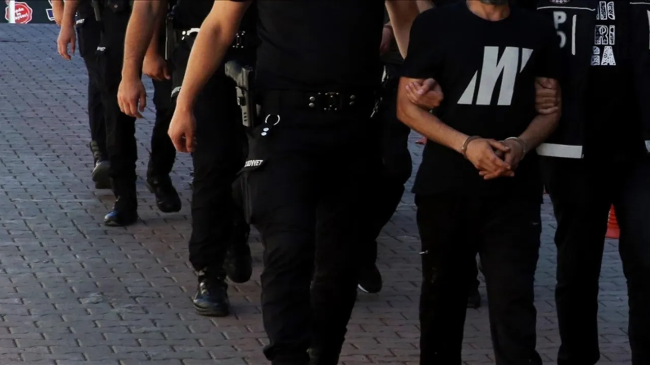 Ataşehir'de depo olarak kullanılan 2 rezidansta yüklü miktarda uyuşturucu ele geçirildi
