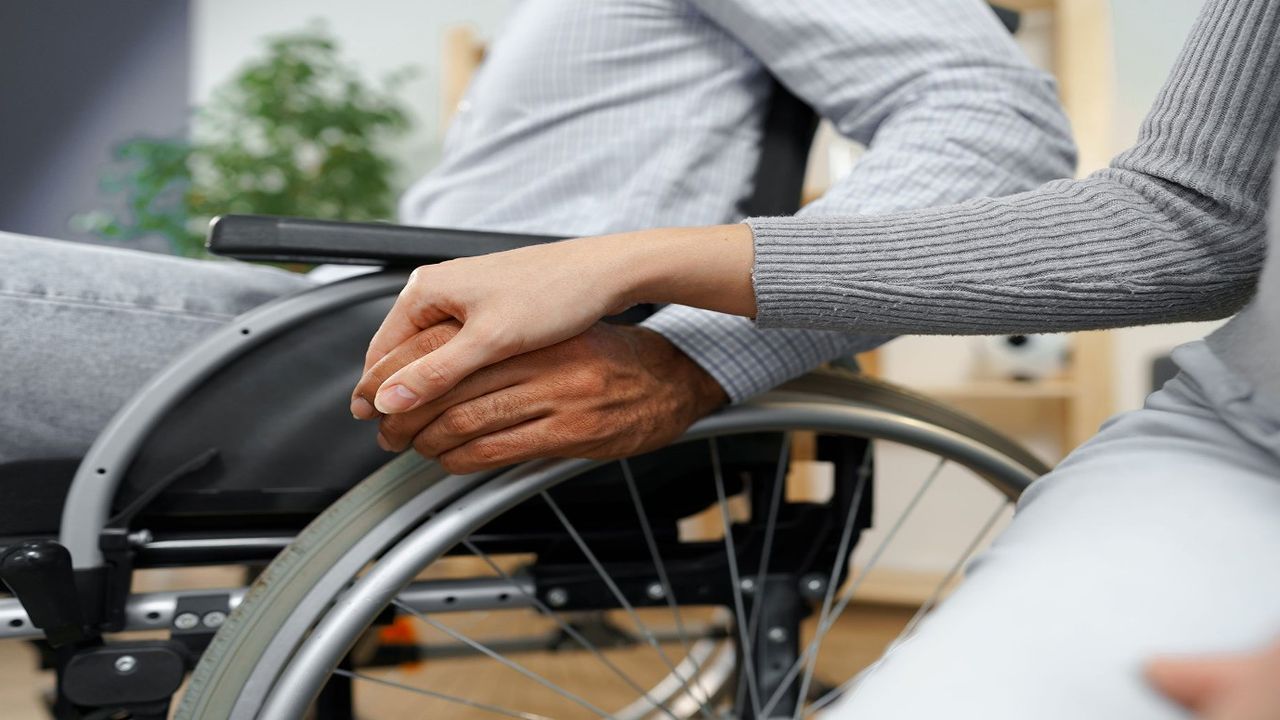 Baş dönmesi, konuşma bozukluğu, yüzde uyuşma varsa...Özellikle 55 yaş üstüne uyarılar yağdı!