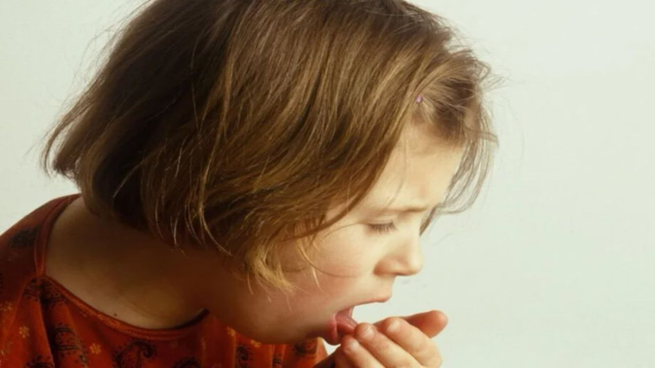 Boğmaca tehlikesi büyüyor: Çocuklarda vakalar arttı, bebekler de ölümcül olabiliyor! Uzmanlardan "Aşılarınızı yenileyin" uyarısı