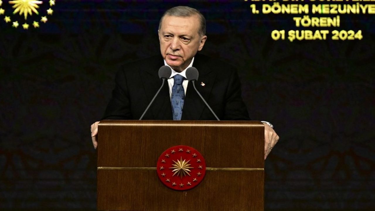 Cumhurbaşkanı Erdoğan: Şeriata düşmanlık dinin bizatihi kendisine husumettir