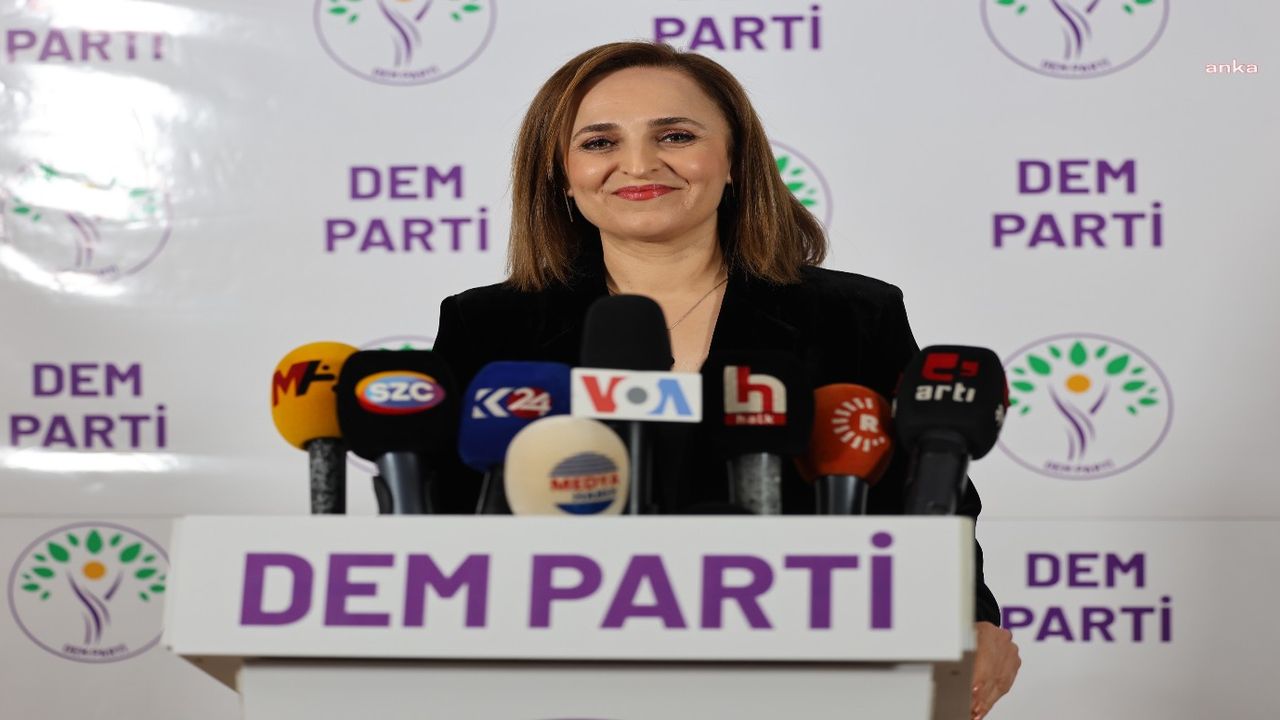 DEM Parti İstanbul'da 22 ilçede aday çıkarmak yerine CHP'yi destekleme kararı aldı