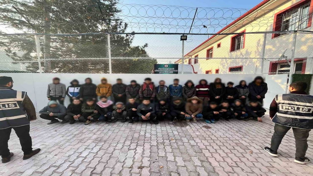 Edirne'de ekiplerin göçmen mesaisi devam ediyor: 1 haftada 294 göçmen ele geçirildi