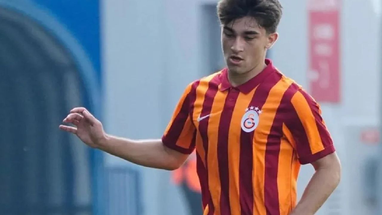 Galatasaray 19 yaşındaki genç yıldızla 3 yıllık sözleşme imzaladı