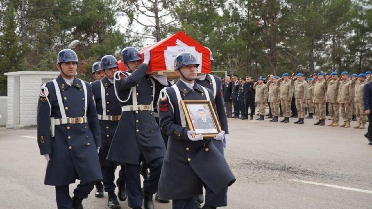 Jandarma Uzman Çavuş Ahmet Tugay Adıyaman'da görevi başında yüksekten düşerek şehit oldu