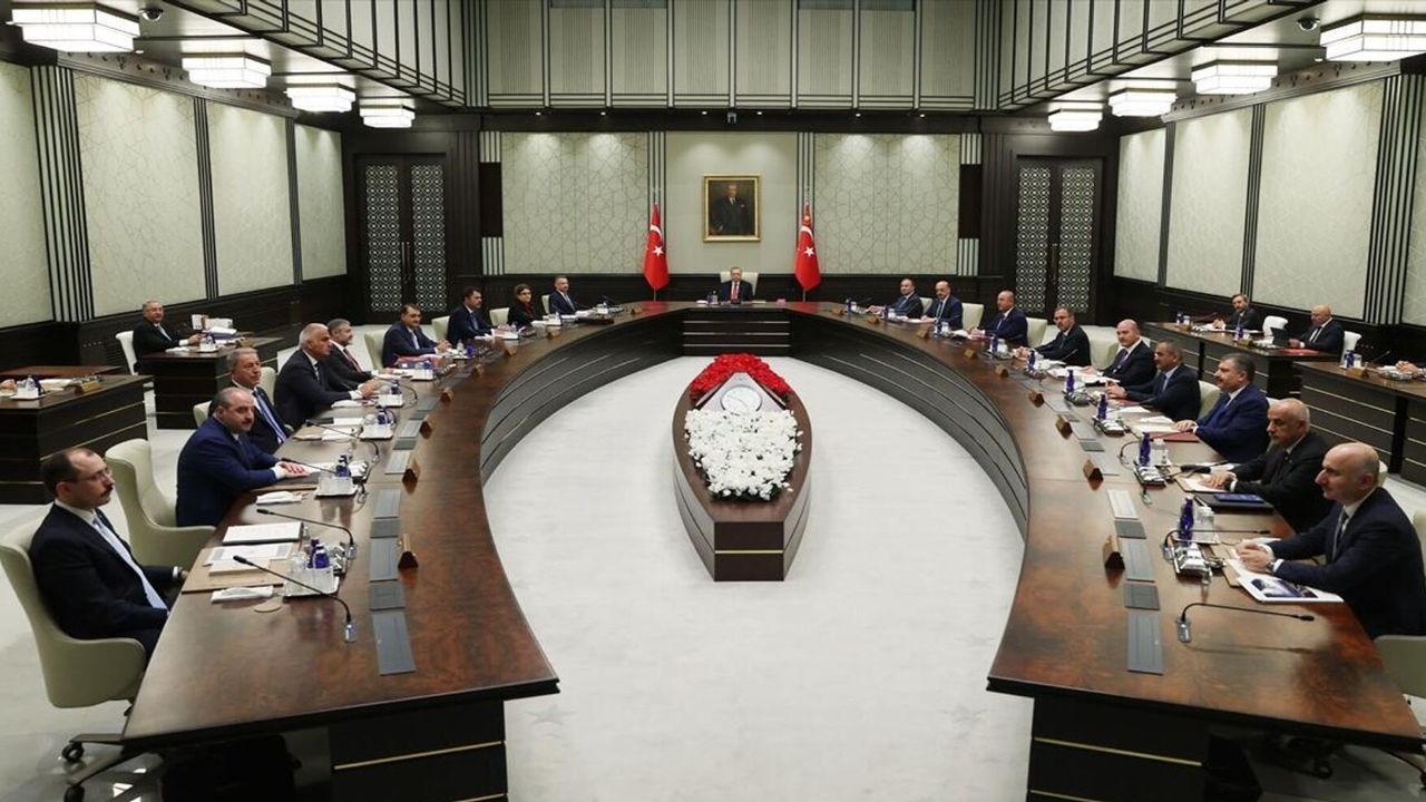 Kabine Toplantısı Cumhurbaşkanı Erdoğan'ın başkanlığında başladı: Öğretmen atamaları için gözler toplantıya çevrildi