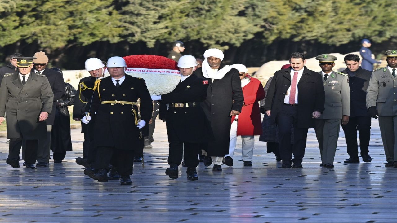 Nijer Başbakanı Türkiye'de: Lamine Zeine  Anıtkabir'i ziyaret etti