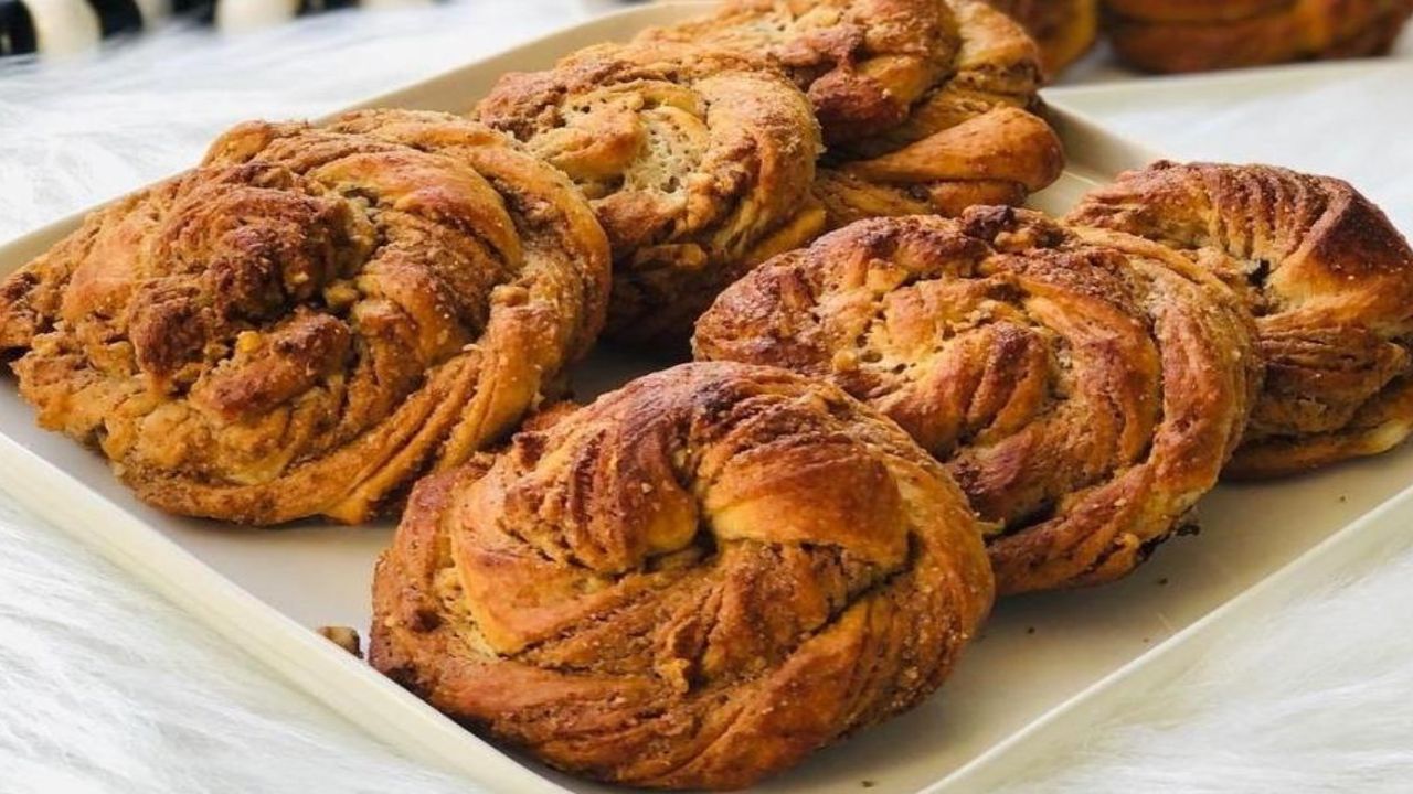 Pastanecilerden daha güzel yapacağınız haşhaşlı çörek tarifi bulundu! Pastaneciler tarifi satın almak için kapınızda bekleyecek