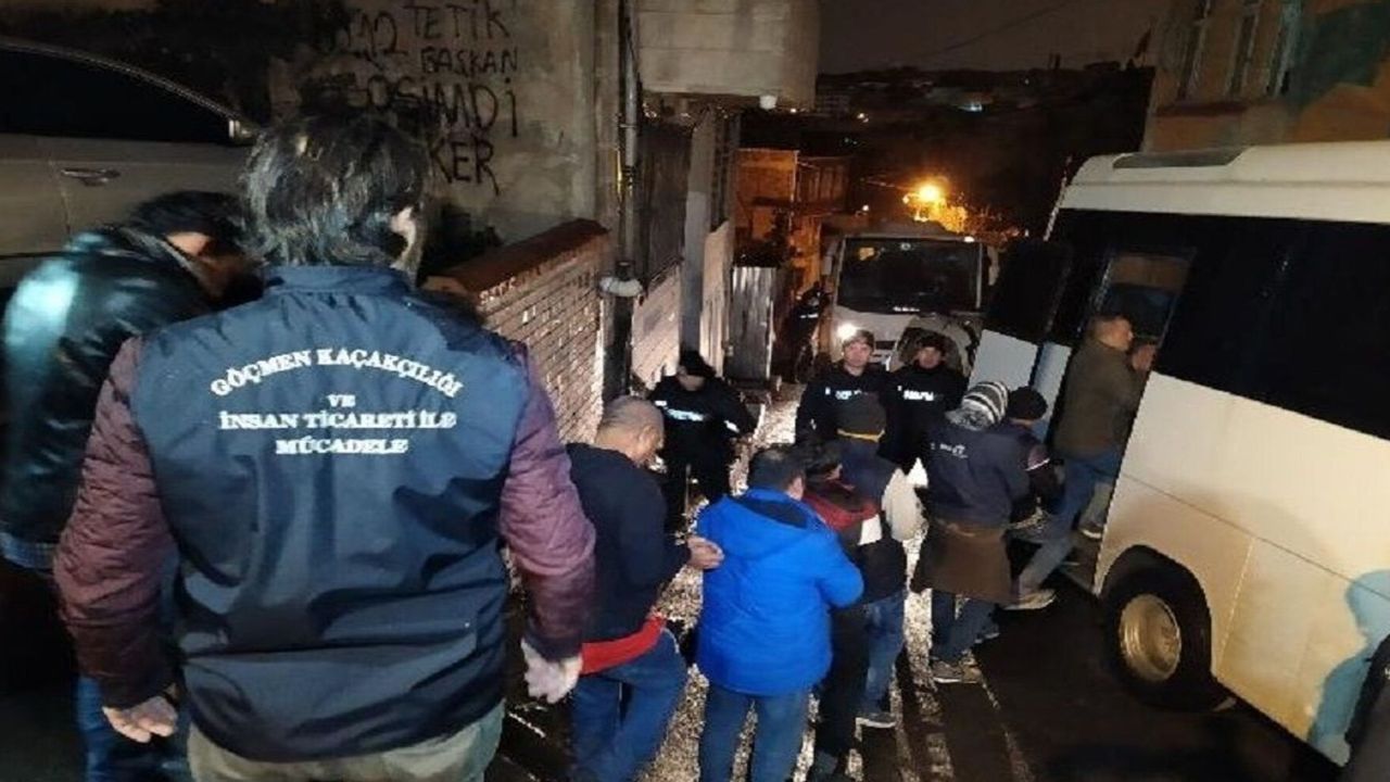 Şanlıurfa'da göçmen kaçakçılığı operasyonu: 11 zanlı tutuklandı