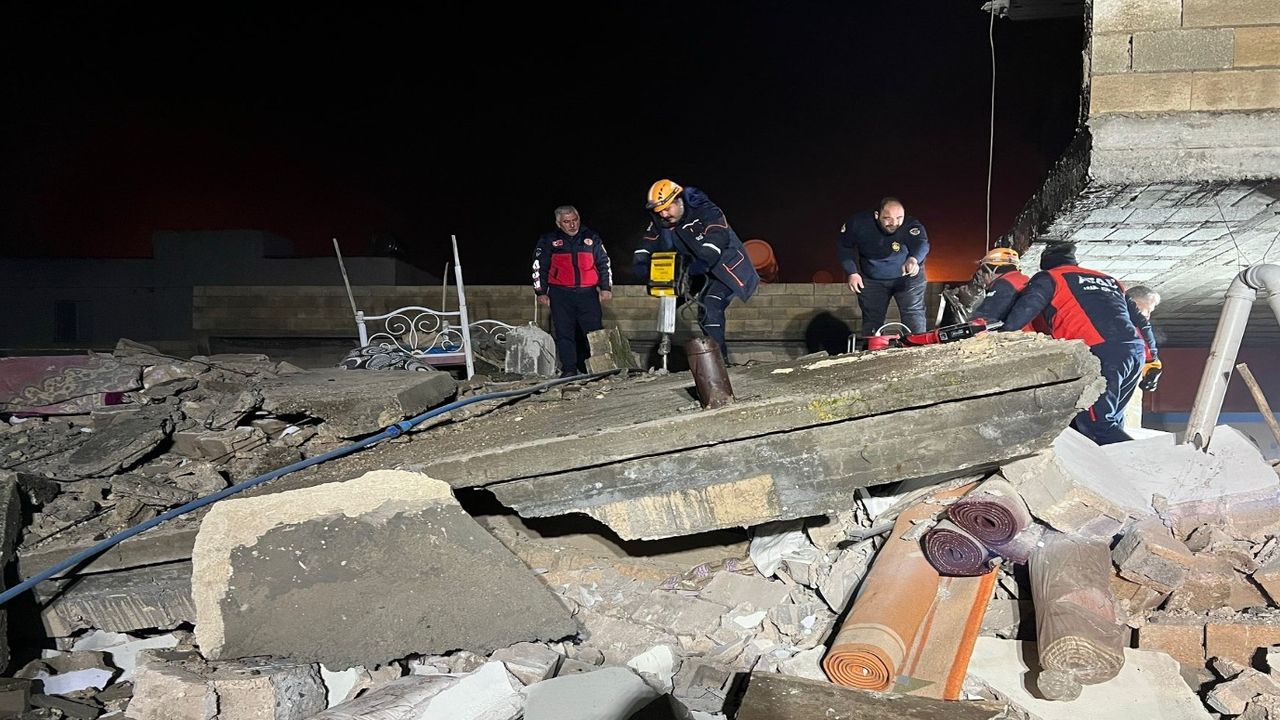 Şanlıurfa'da iki katlı binanın çökmesi sonrası 2 kişi öldü 8 kişi yaralandı