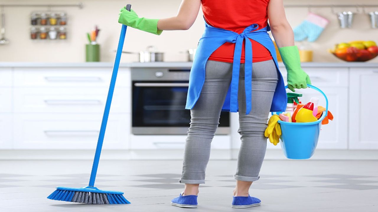 Temizliği böyle yapıyorsanız hem sağlığınızdan hem zamanınızdan oluyorsunuz! İşte ev temizliğinde 10 riskli hata